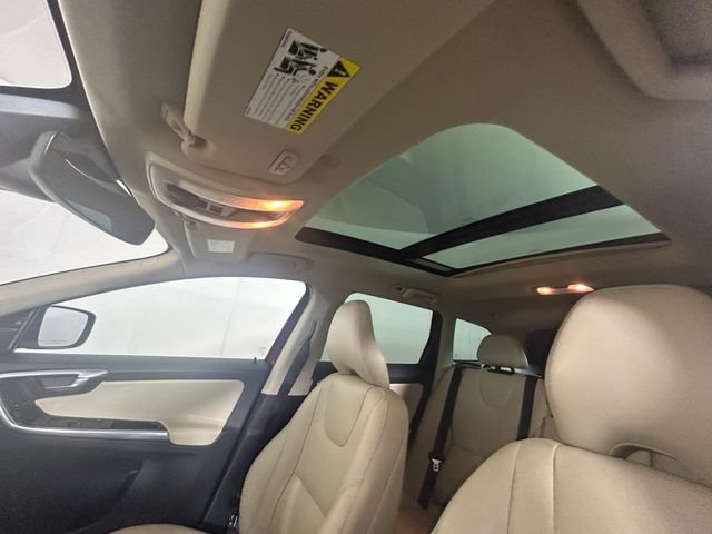 Used 2016 Volvo XC60 T6 w/ Proximity Package AWD/4WD image 13