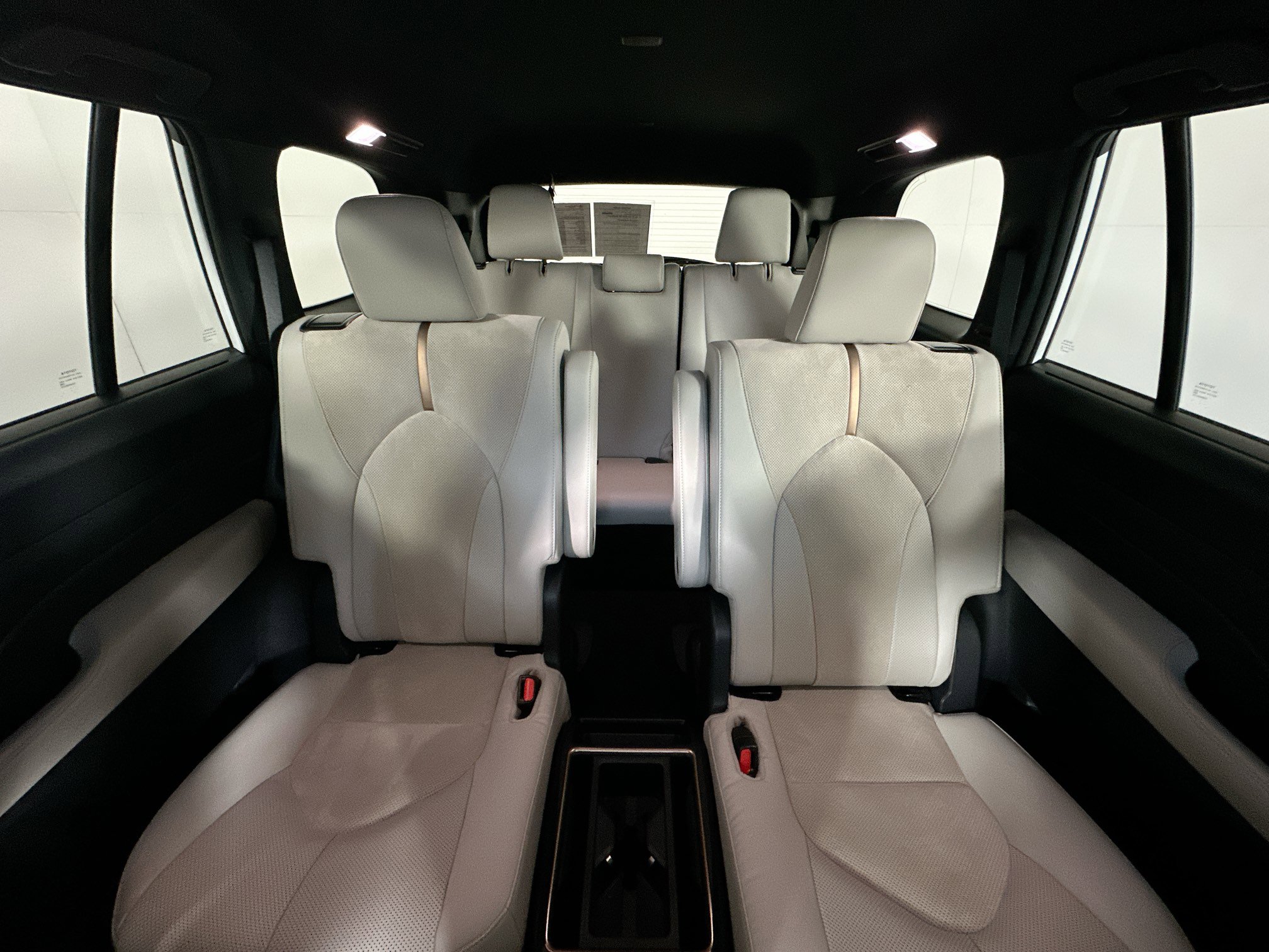 Used 2024 Toyota Grand Highlander AWD Hybrid image 30