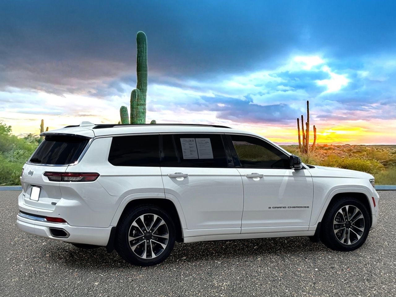 Used 2021 Jeep Grand Cherokee L Overland w/ Advanced Protech Group III AWD/4WD image 5