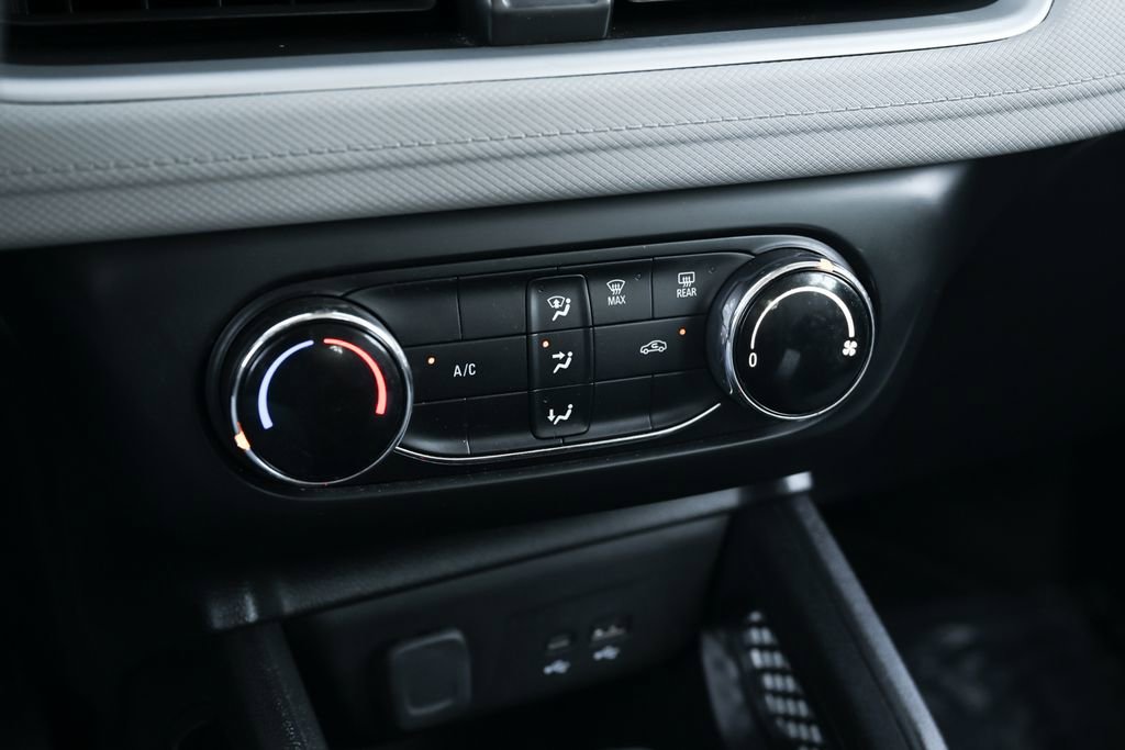 Used 2024 Chevrolet TrailBlazer LS image 29