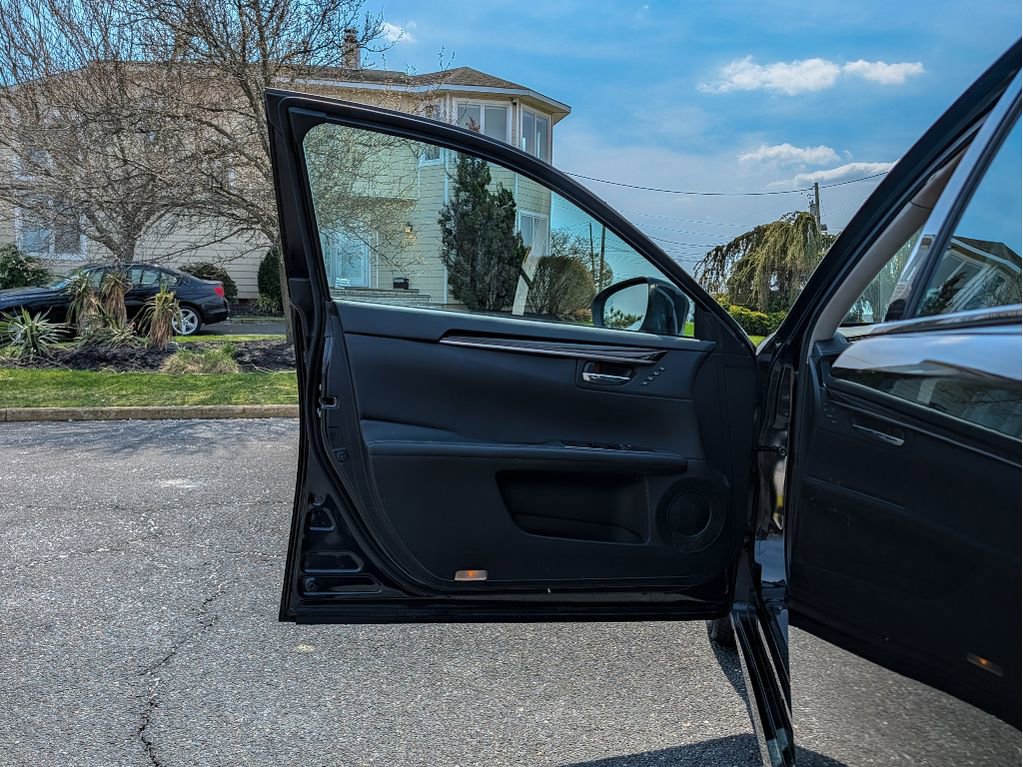 Used 2017 Lexus ES 350 w/ Luxury Package image 9