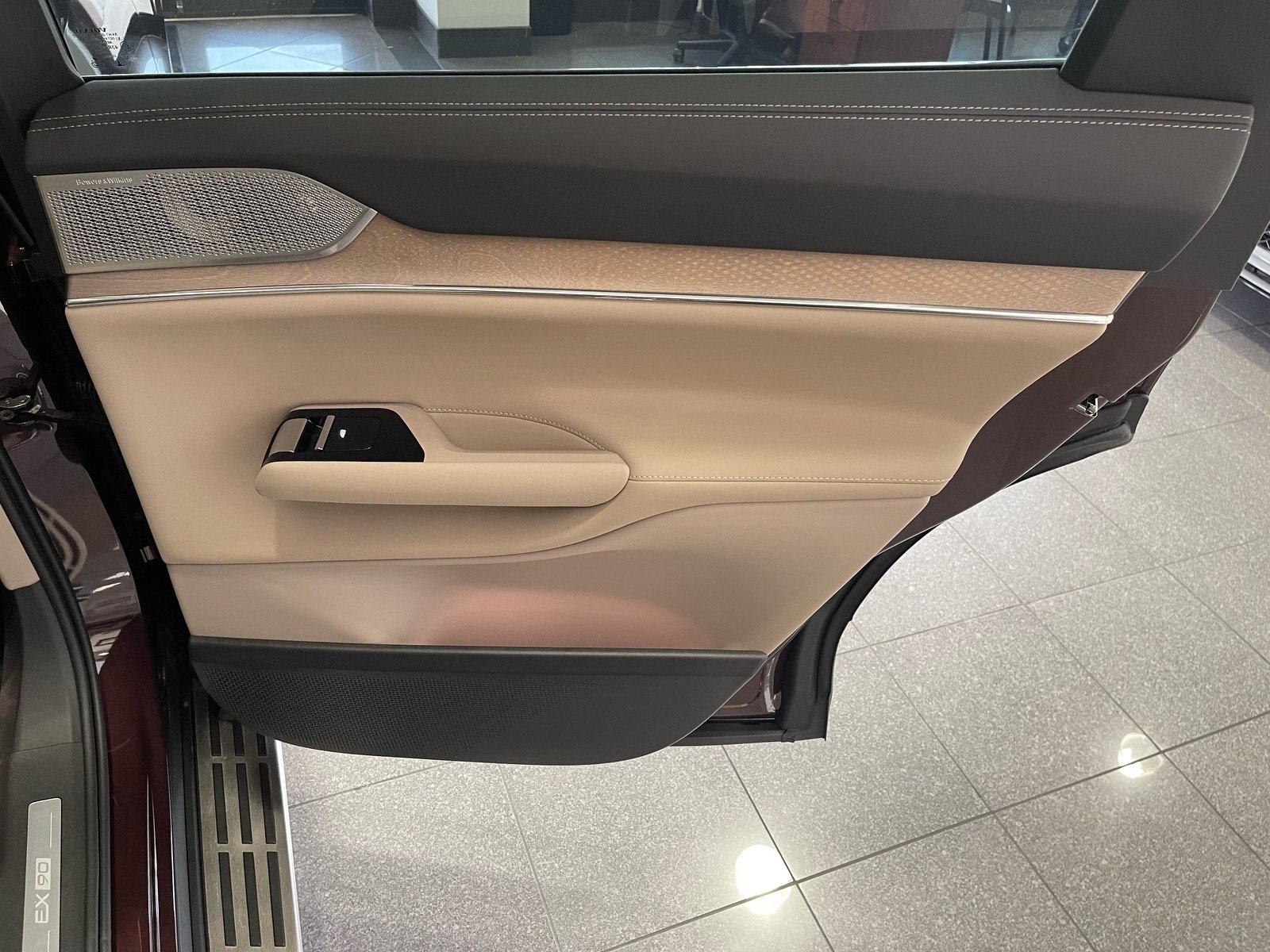 Used 2025 Volvo EX90 Ultra AWD/4WD image 47