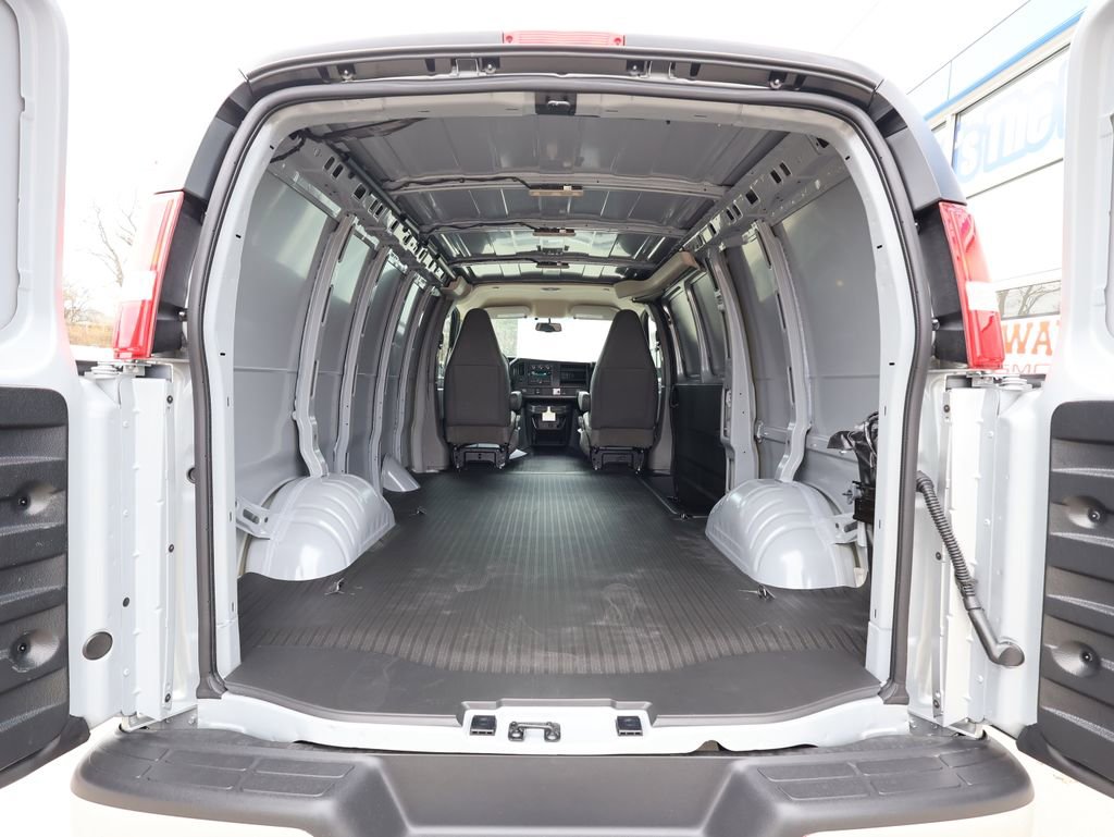 New 2026 Chevrolet Express 2500 image 22