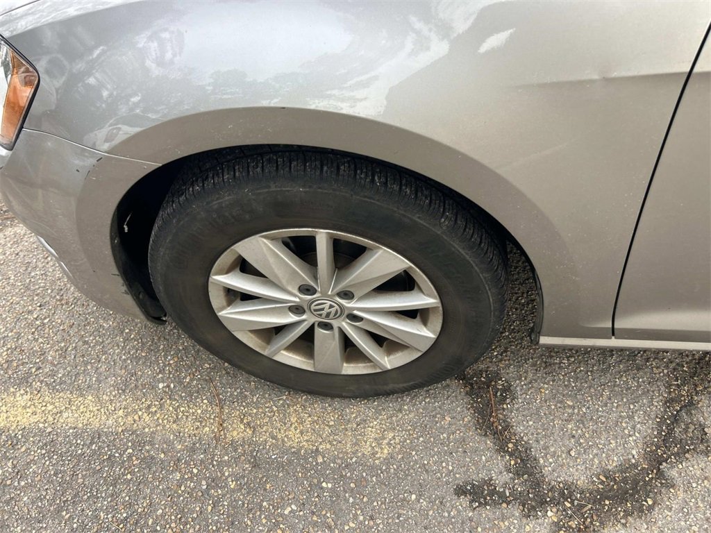 Used 2016 Volkswagen Golf S image 12