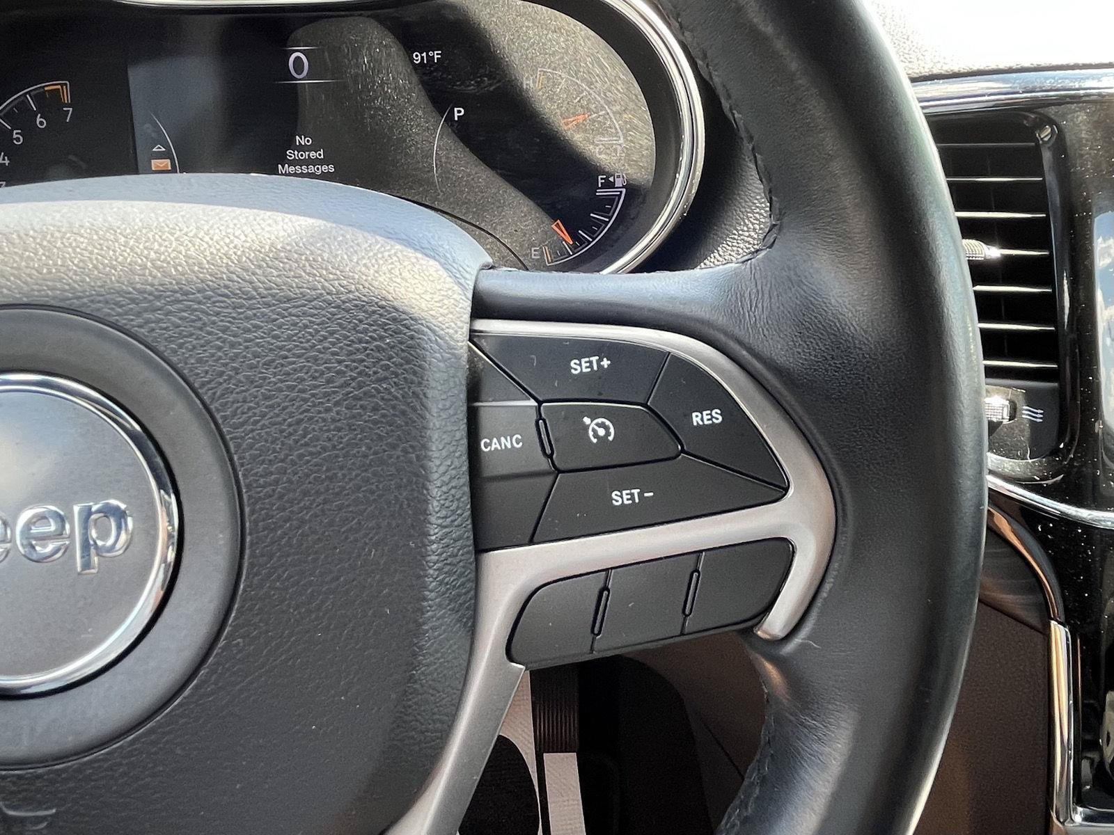 Used 2019 Jeep Grand Cherokee Laredo w/ Laredo X Package AWD/4WD image 9