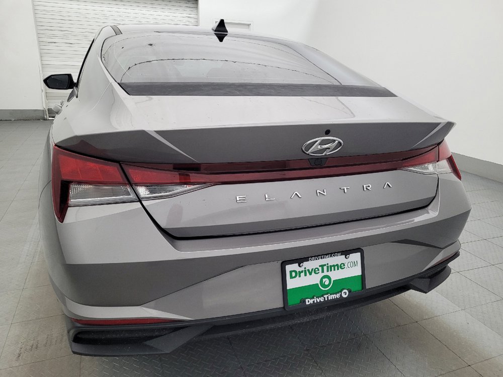 Used 2022 Hyundai Elantra SEL FWD image 6