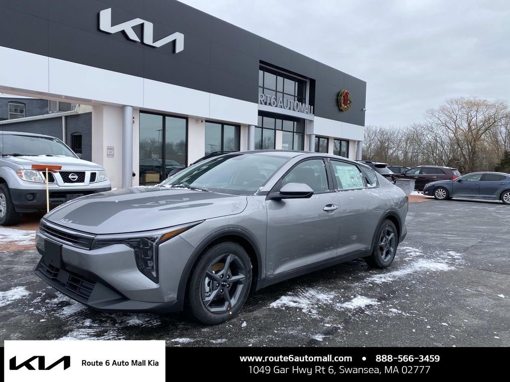 New 2025 Kia K4 LXS