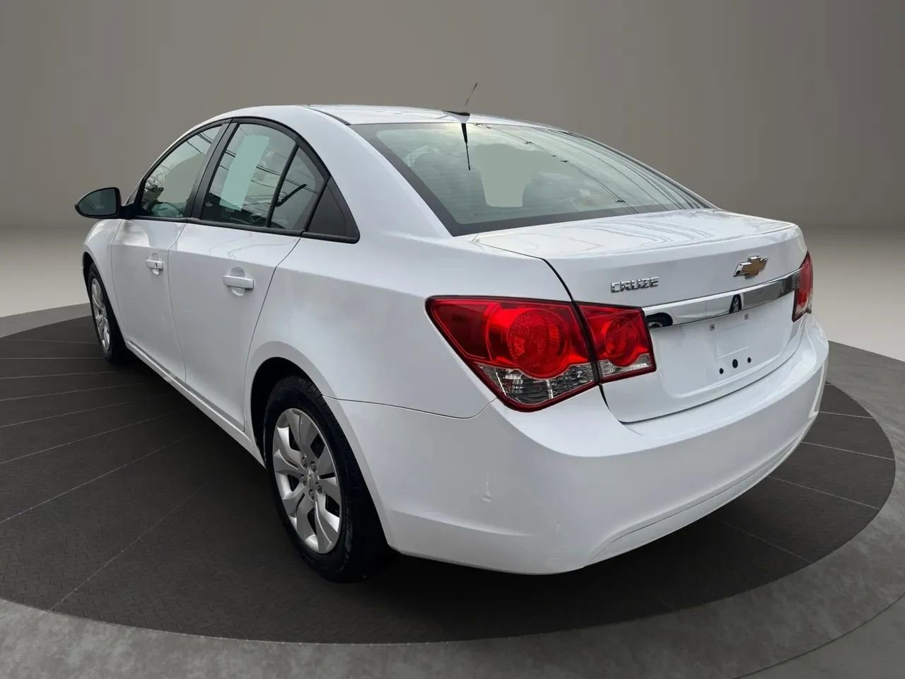 Used 2013 Chevrolet Cruze LS image 7