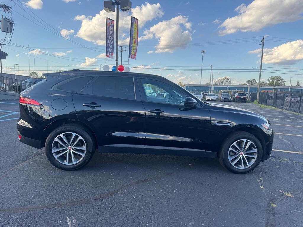 Used 2018 Jaguar F-PACE Premium image 37