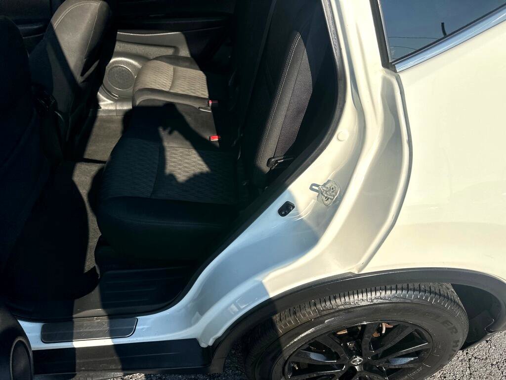 Used 2017 Nissan Rogue SV image 11
