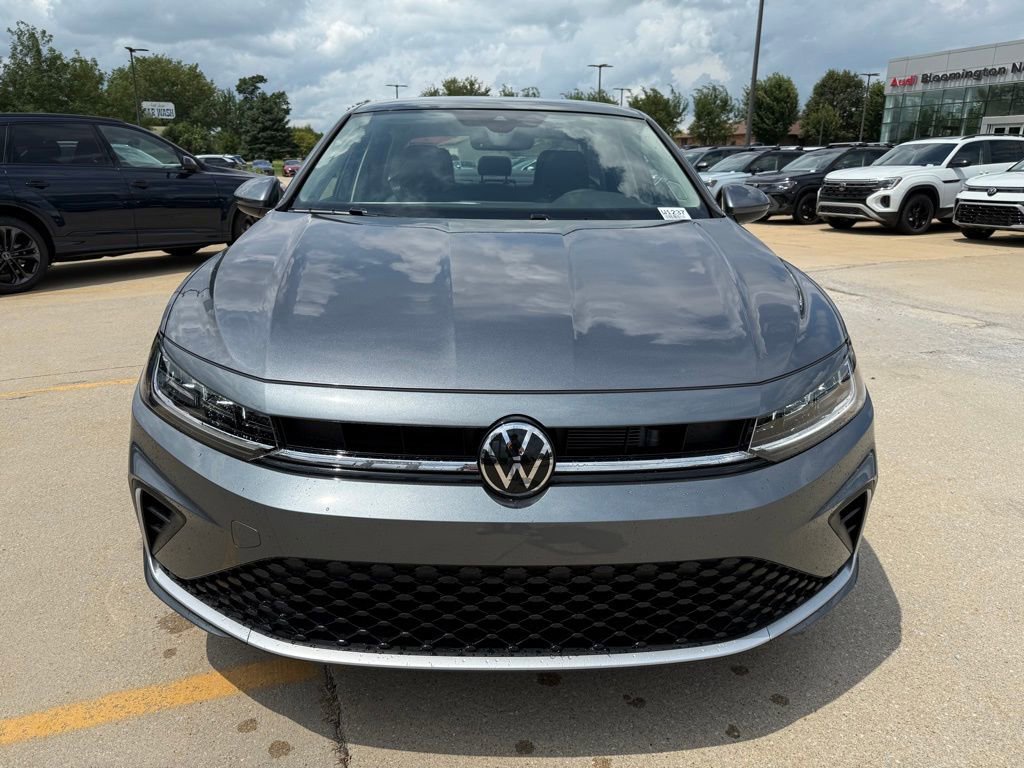 New 2025 Volkswagen Jetta SE image 2