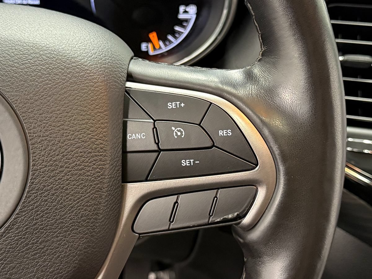 Used 2021 Jeep Grand Cherokee Laredo X AWD/4WD image 17