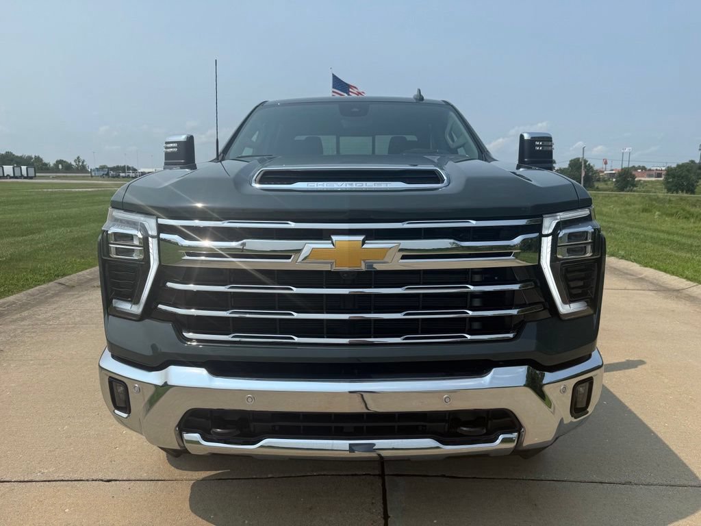 Used 2026 Chevrolet Silverado 2500 LTZ w/ LTZ Premium Package AWD/4WD image 11