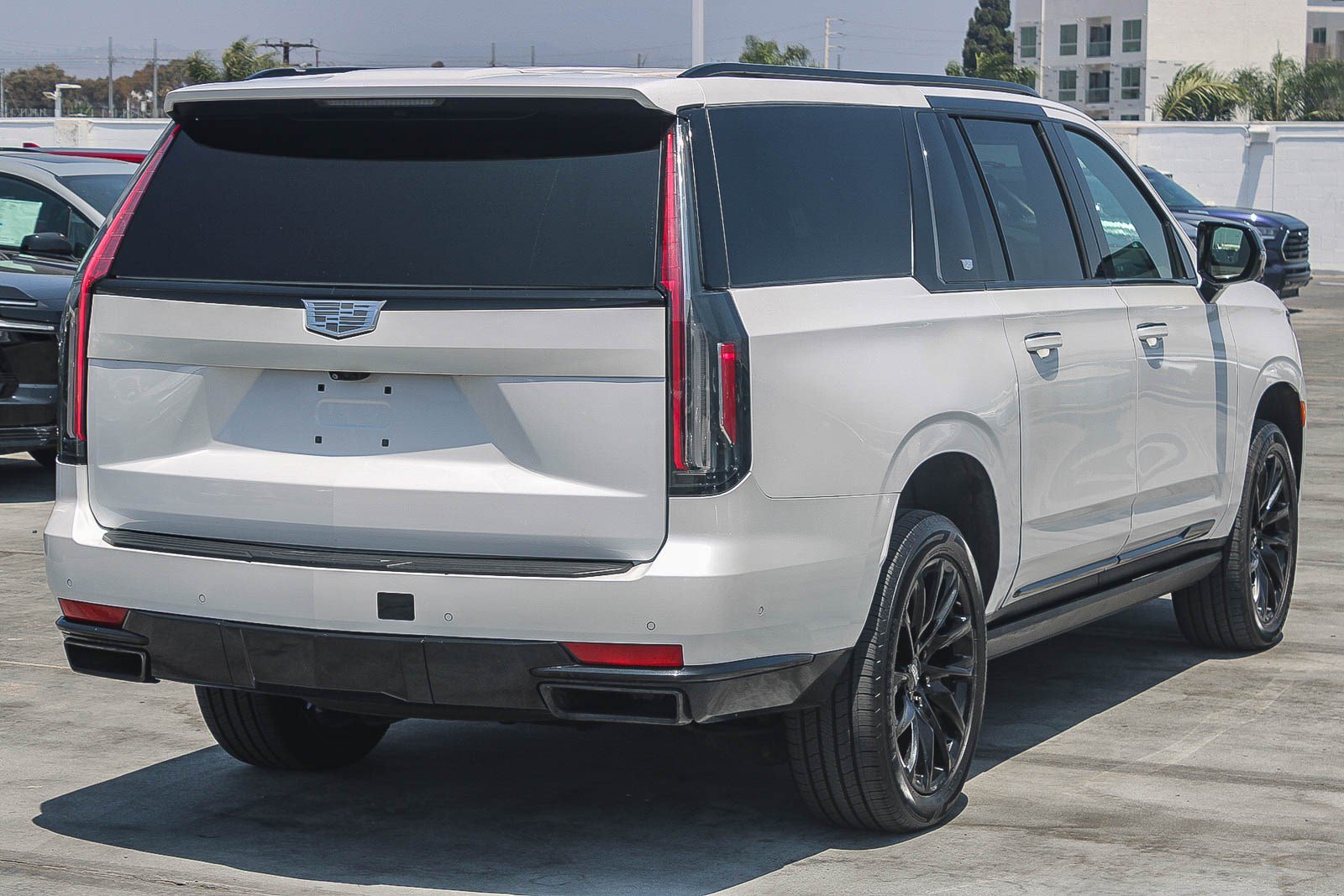 Used 2024 Cadillac Escalade ESV Sport w/ LPO, ONYX Package AWD/4WD image 9