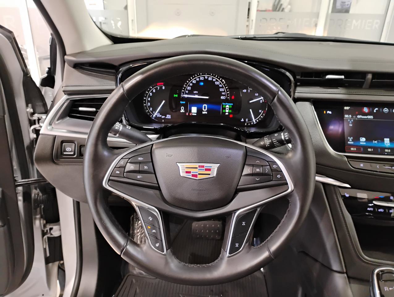 Used 2018 Cadillac XT5 Luxury w/ Driver Awareness Package image 33