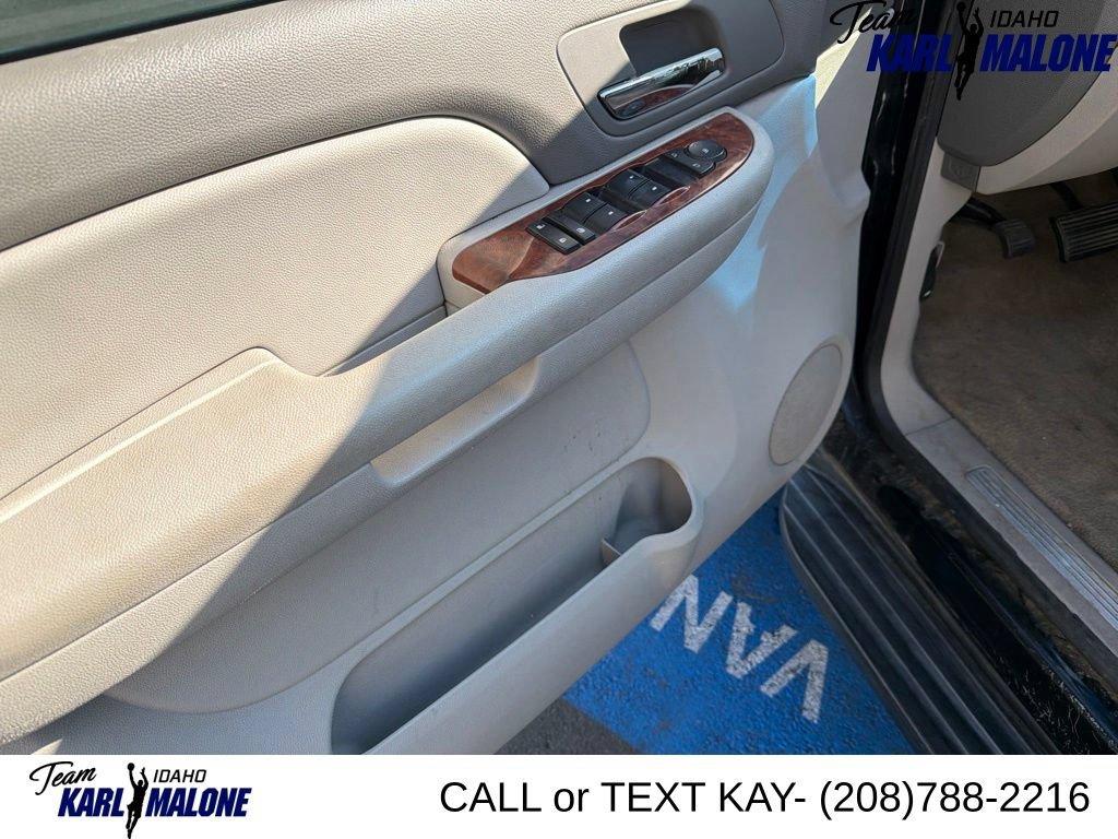 Used 2008 Chevrolet Suburban LT w/ LT Preferred Equipment Group AWD/4WD image 19