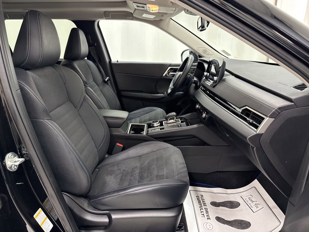 Used 2024 Mitsubishi Outlander SE image 9