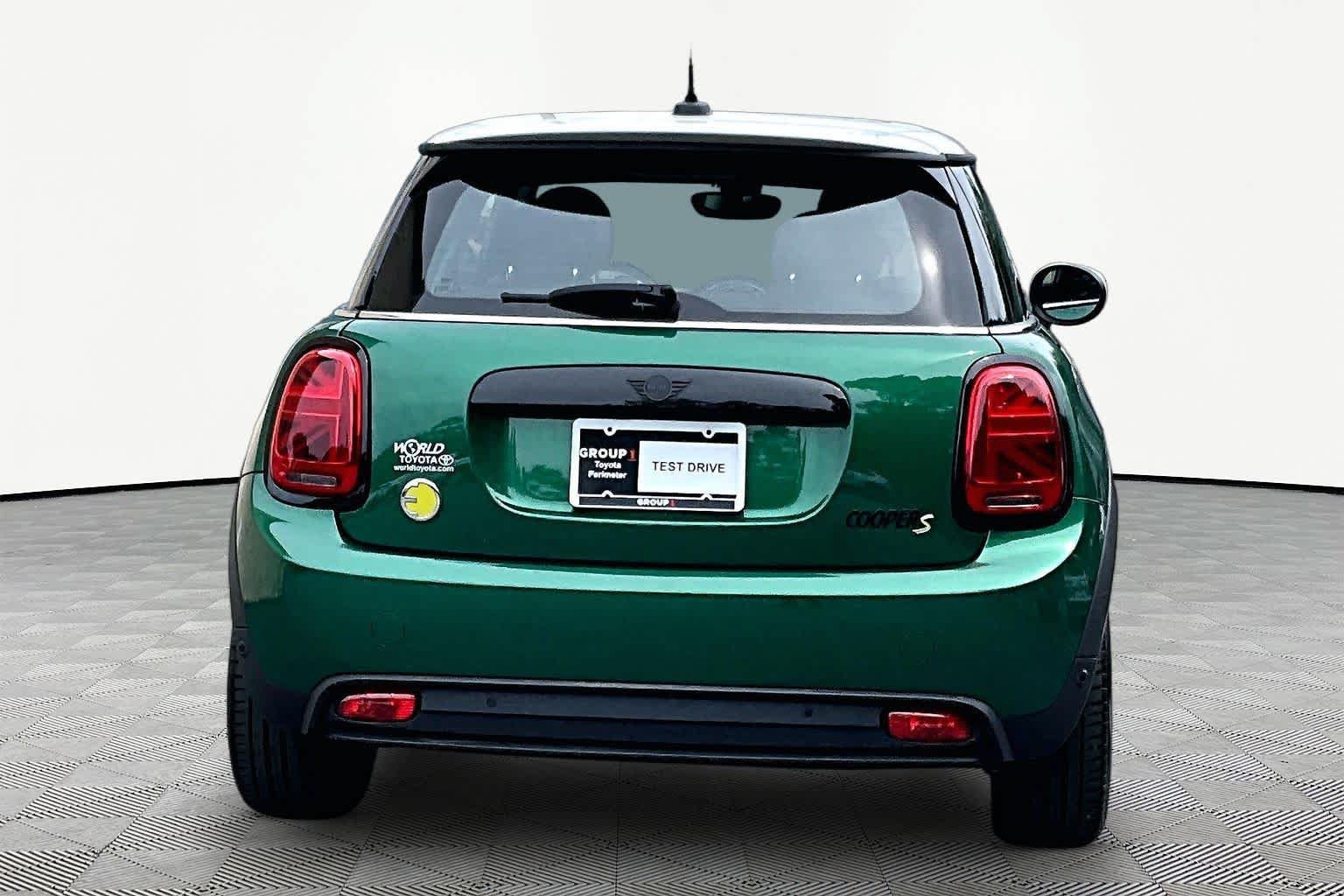 Used 2024 MINI Cooper SE FWD image 4