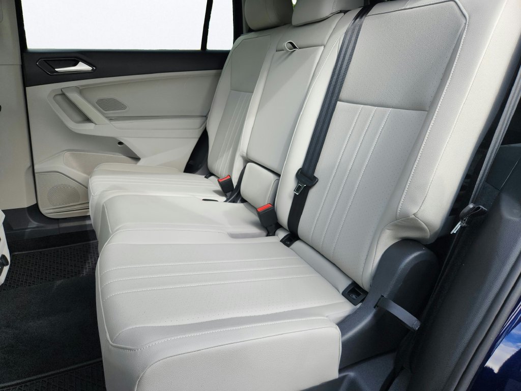 Certified 2023 Volkswagen Tiguan SE FWD image 22