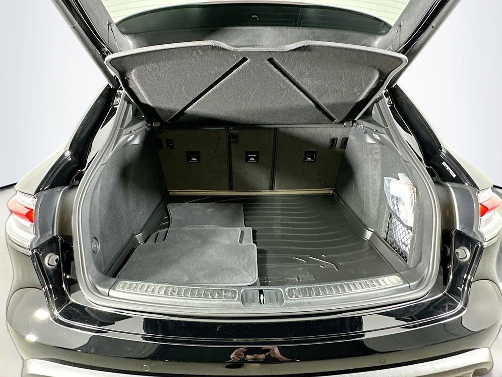 Used 2025 Porsche Macan image 28