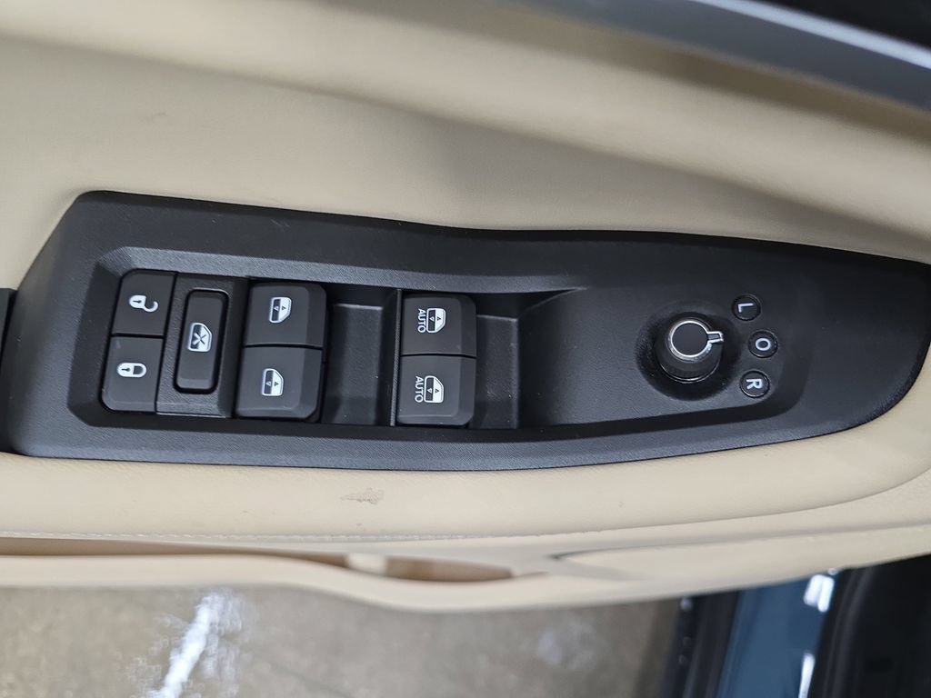 New 2026 Jeep Grand Cherokee Limited w/ Luxury Tech Group II AWD/4WD image 28
