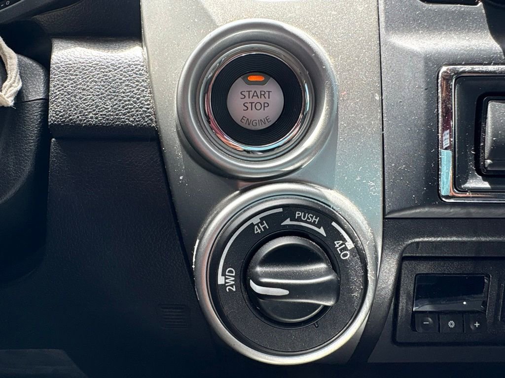 Used 2020 Nissan Titan SV w/ SV Convenience Package AWD/4WD image 23