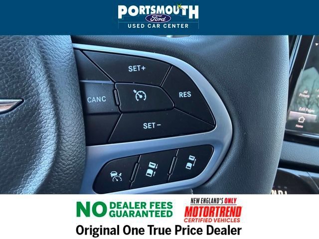 Used 2024 Chrysler Pacifica Touring-L image 21