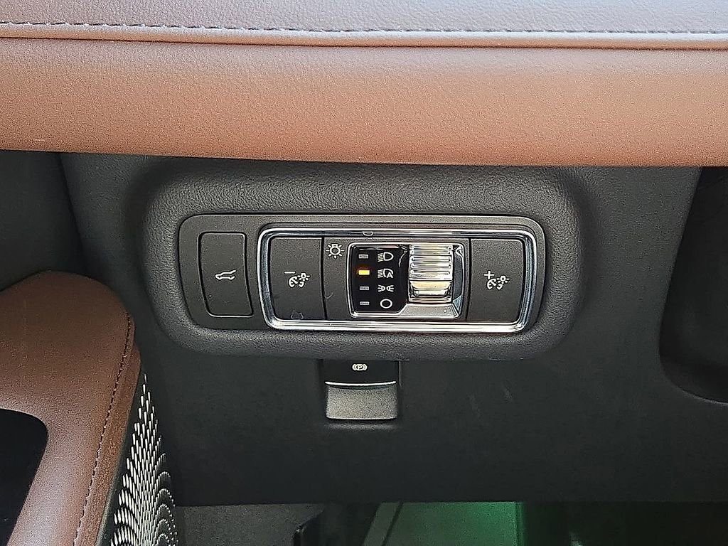 Used 2026 Lincoln Nautilus Reserve AWD/4WD image 24