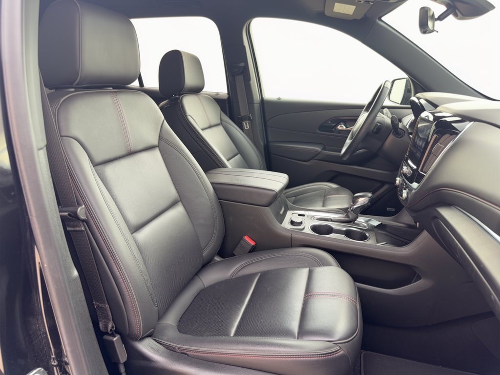 Used 2023 Chevrolet Traverse RS FWD image 30