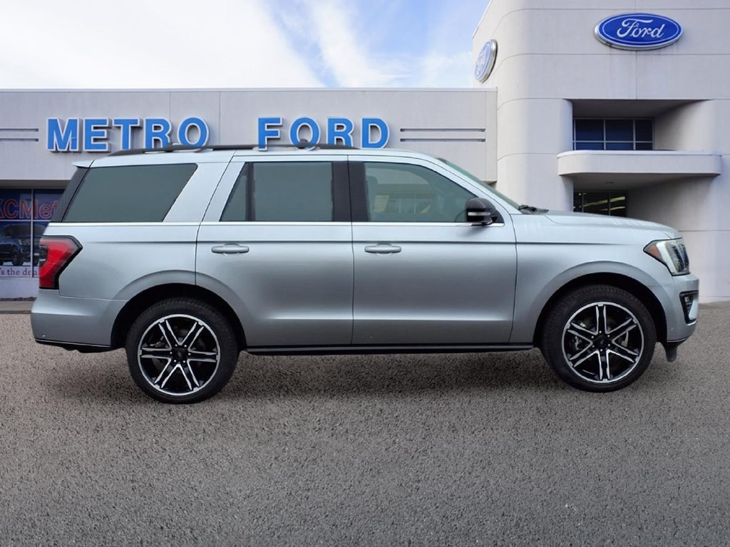 Used 2021 Ford Expedition Limited AWD/4WD image 2