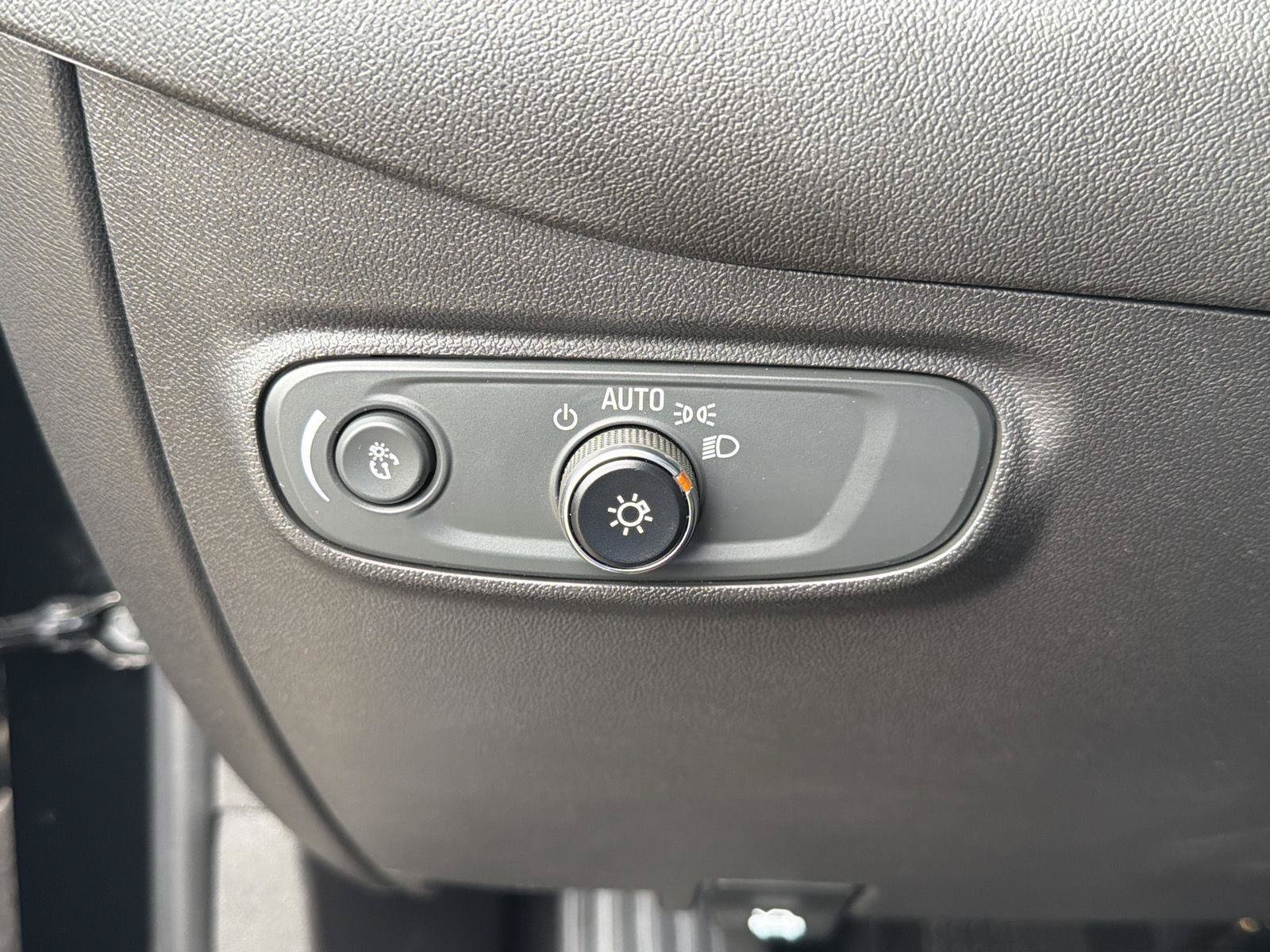 Used 2023 Chevrolet Equinox LT AWD/4WD image 17