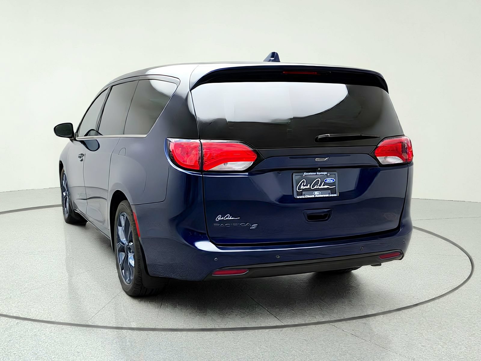 Used 2018 Chrysler Pacifica Touring Plus FWD image 6