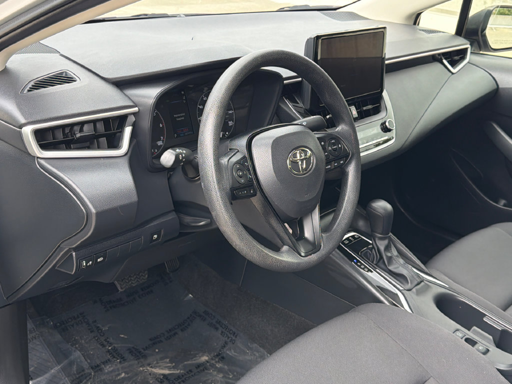 Used 2025 Toyota Corolla LE FWD image 18