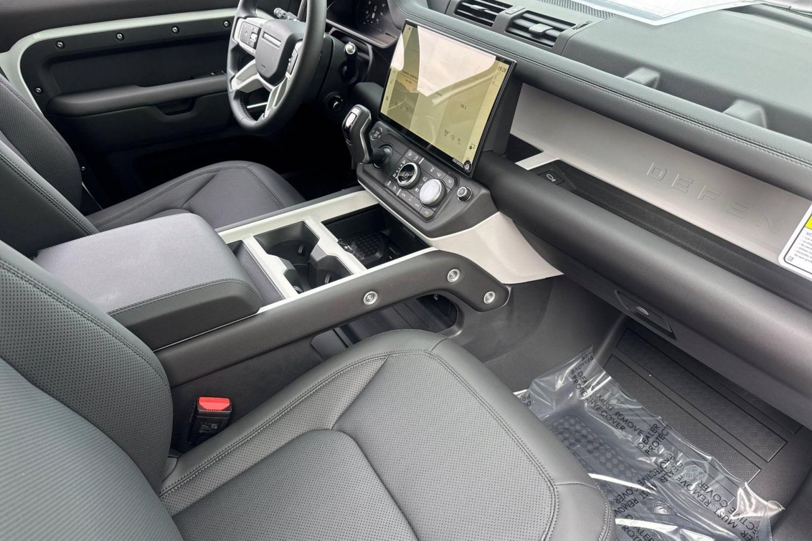 New 2026 Land Rover Defender 110 X-Dynamic SE AWD/4WD image 30