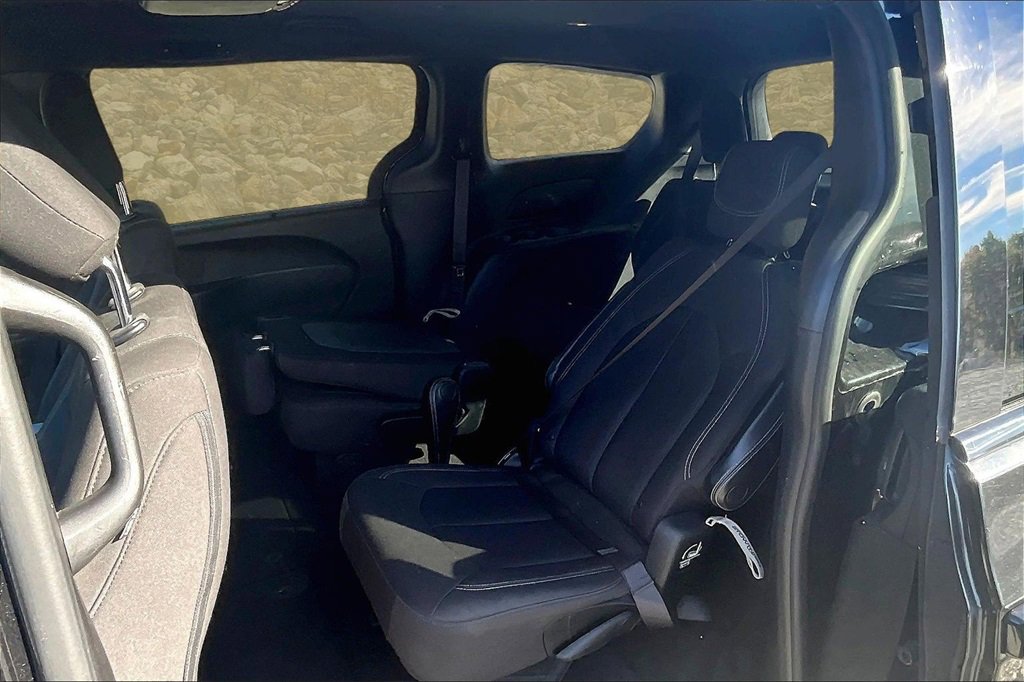 Used 2018 Chrysler Pacifica Touring Plus w/ S Appearance Package image 24