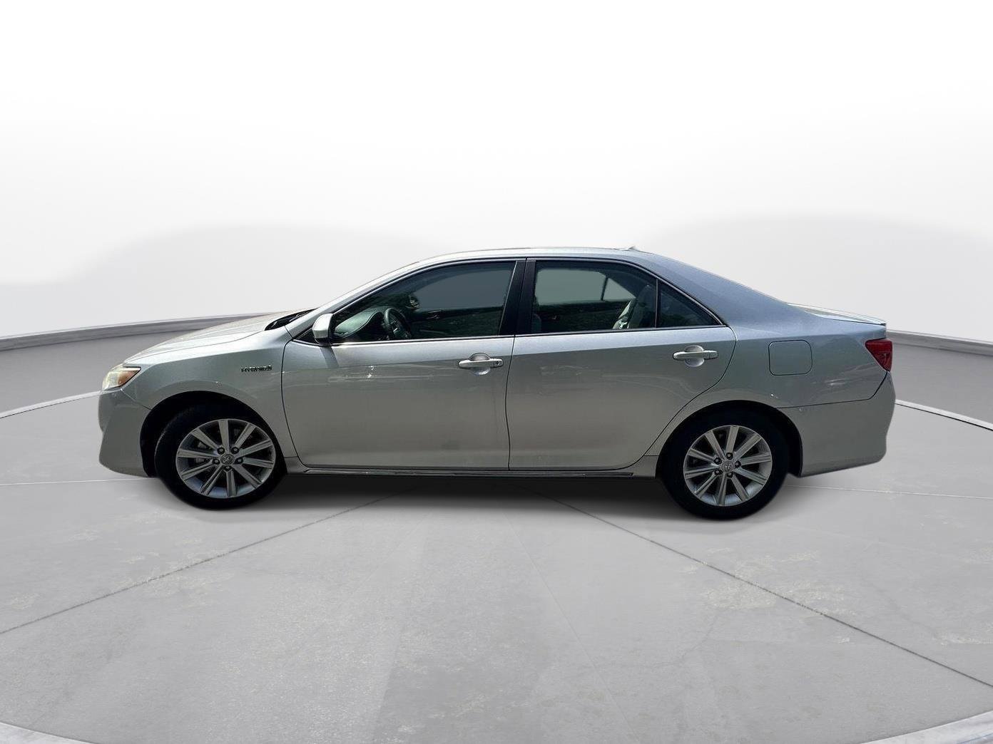 Used 2013 Toyota Camry XLE w/ Leather Pkg FWD image 9