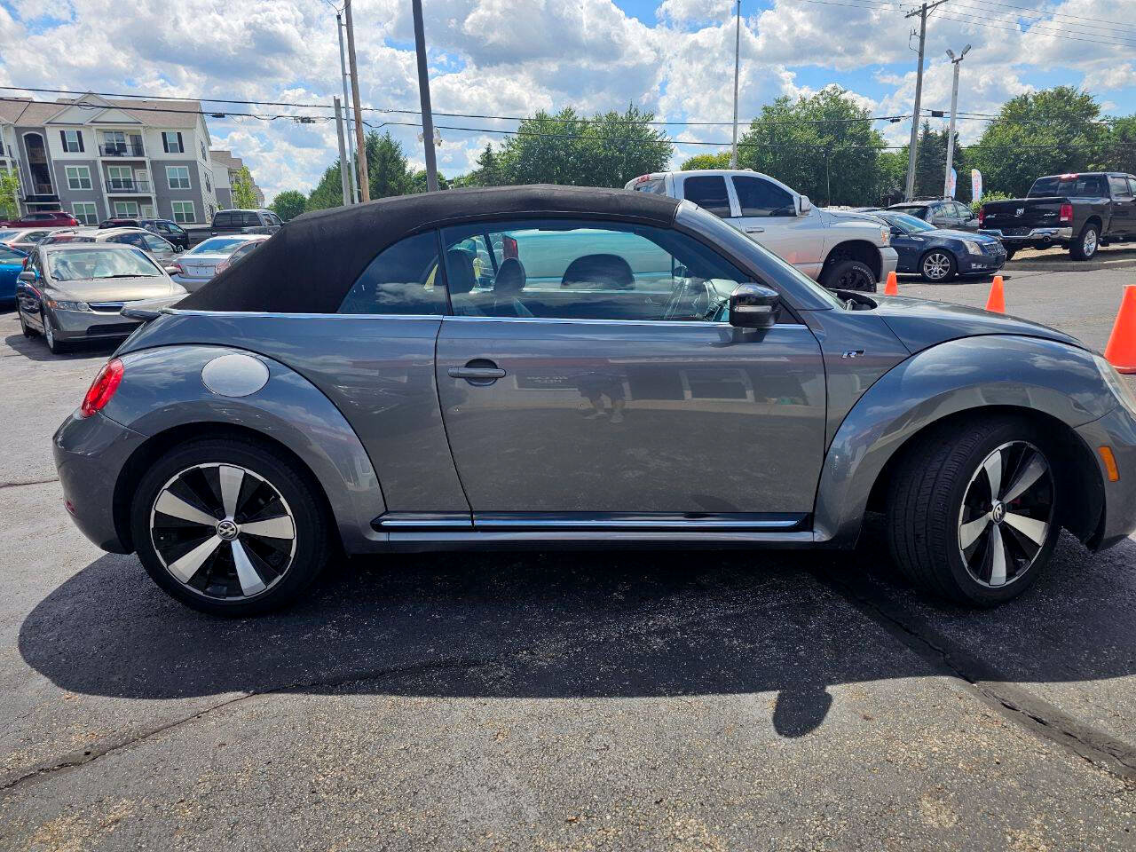 Used 2014 Volkswagen Beetle R-Line FWD image 5