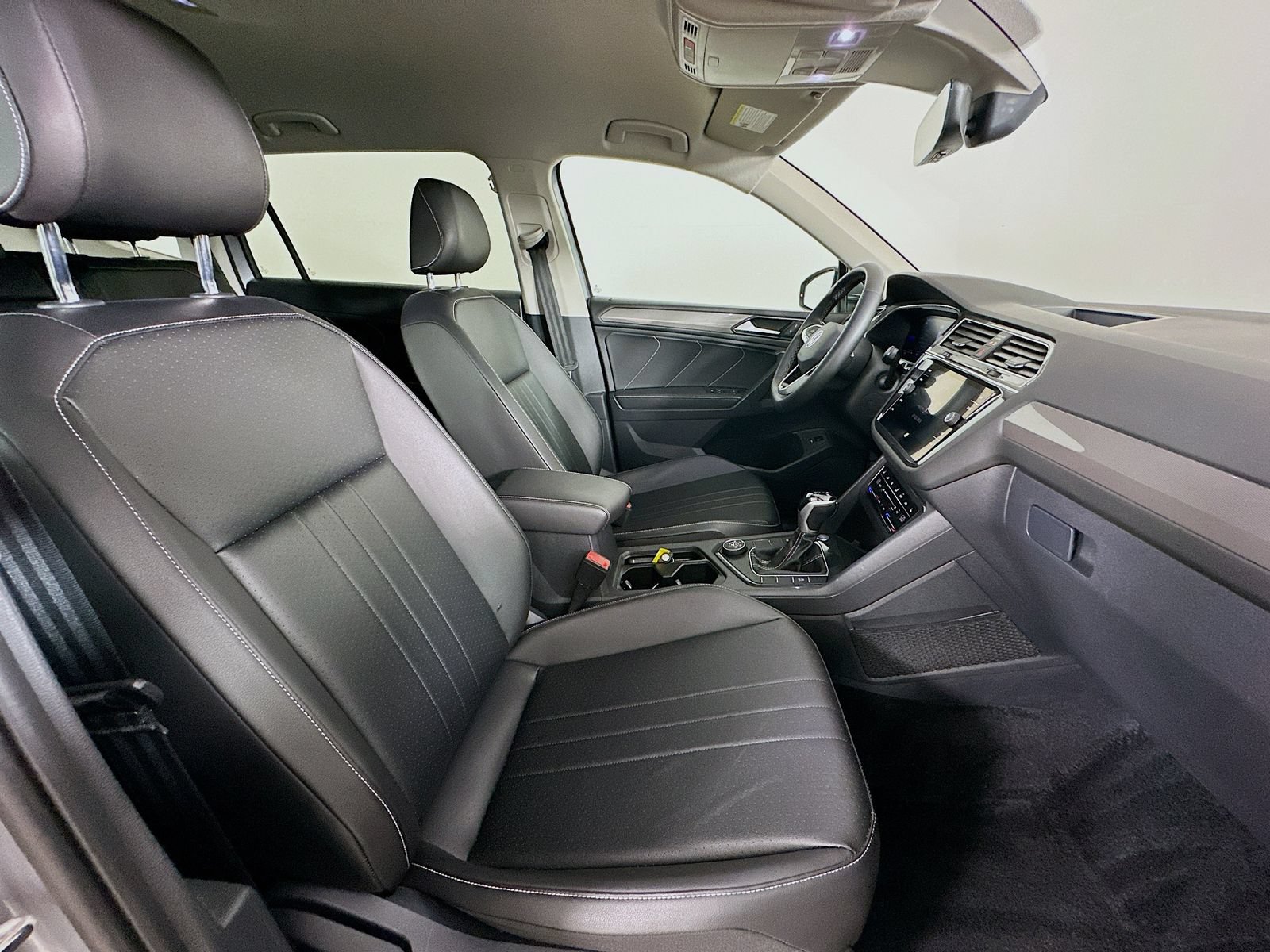Used 2022 Volkswagen Tiguan SE AWD/4WD image 41