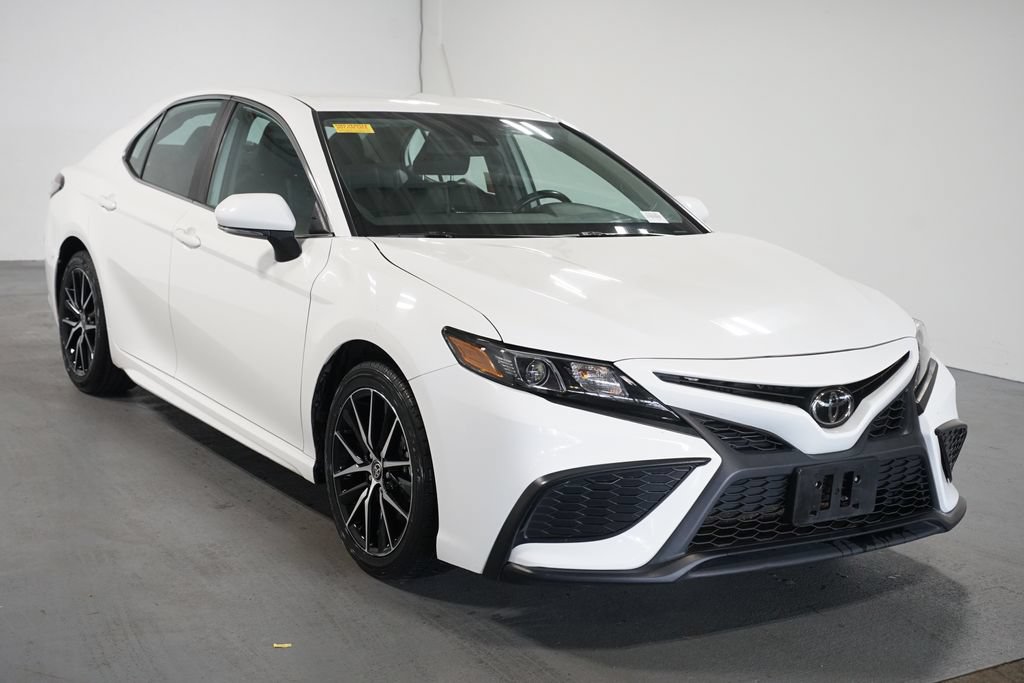 Certified 2024 Toyota Camry SE FWD image 3