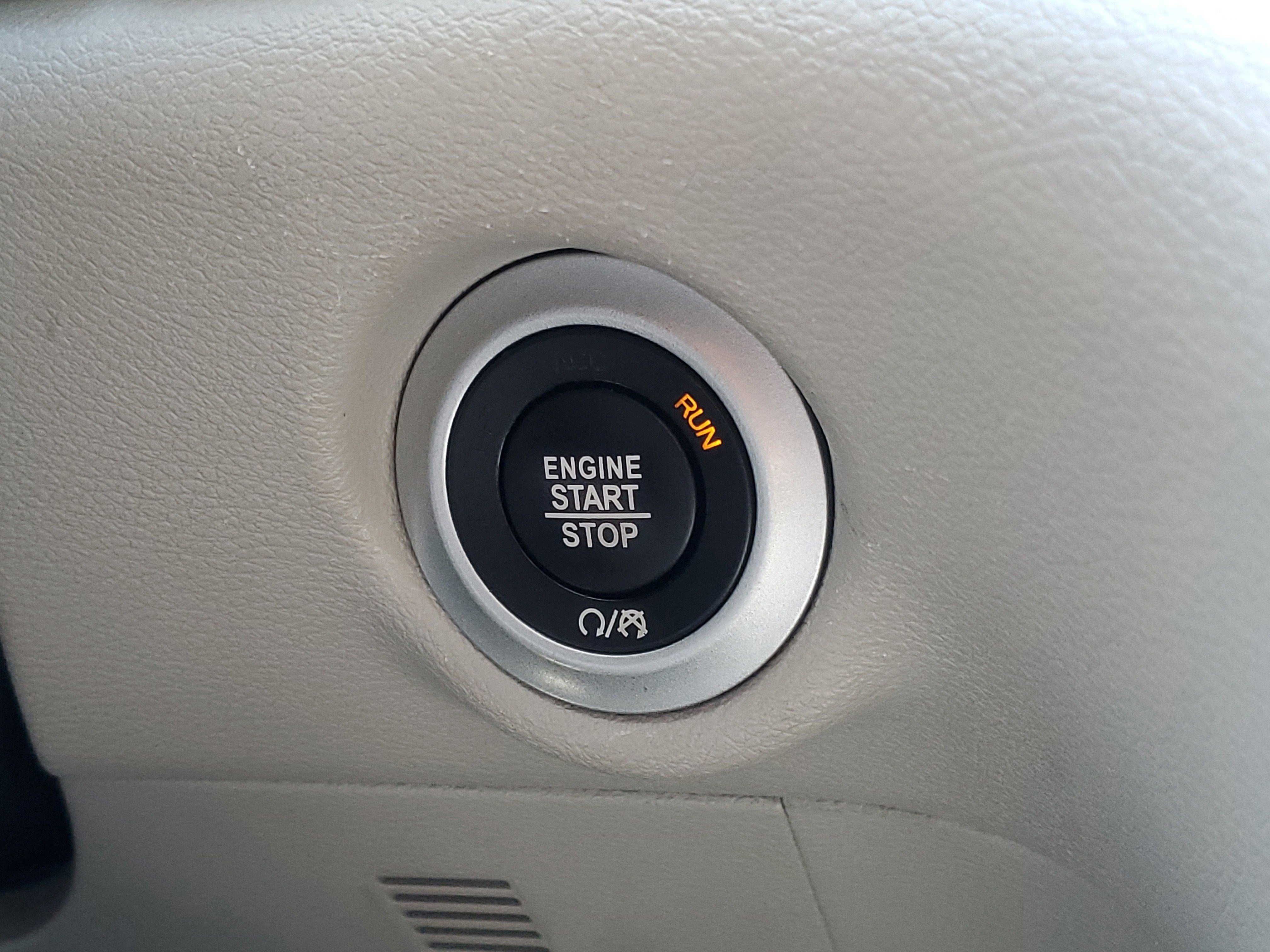 Used 2022 Chrysler Voyager LX FWD image 30