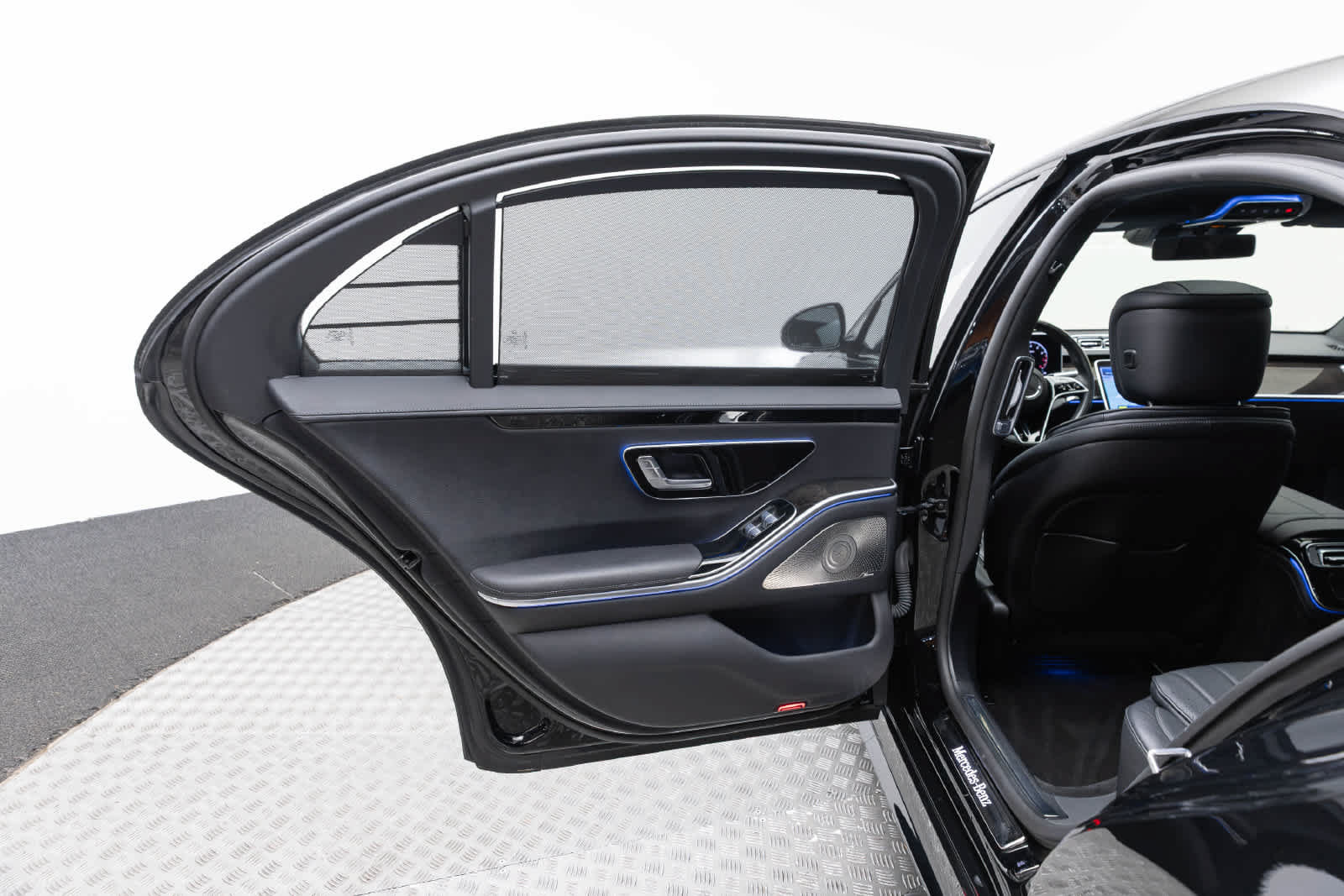 Used 2023 Mercedes-Benz S 500 4MATIC w/ AMG Line image 33