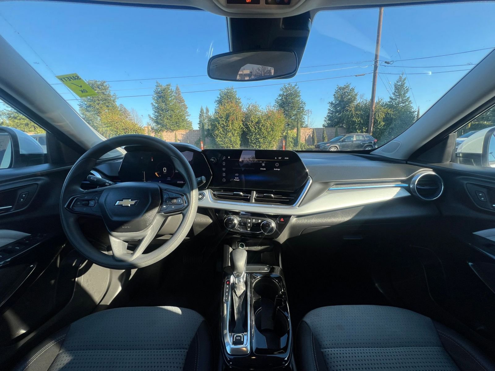 Used 2025 Chevrolet Trax LT image 33