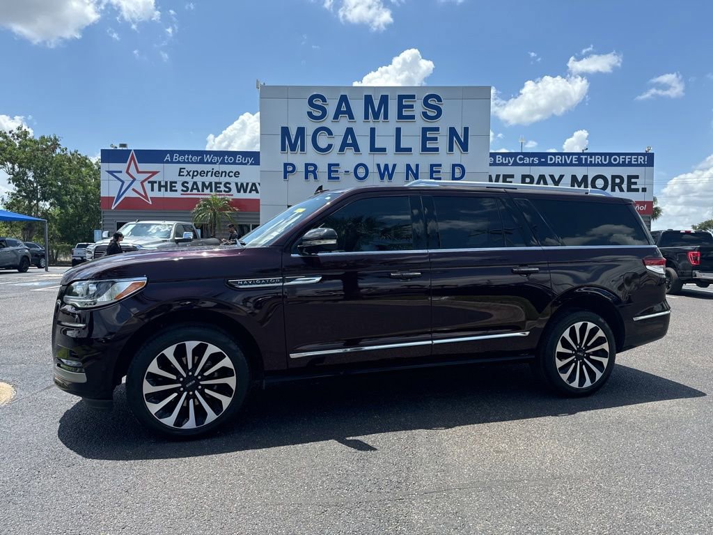 Used 2023 Lincoln Navigator L Reserve AWD/4WD image 2