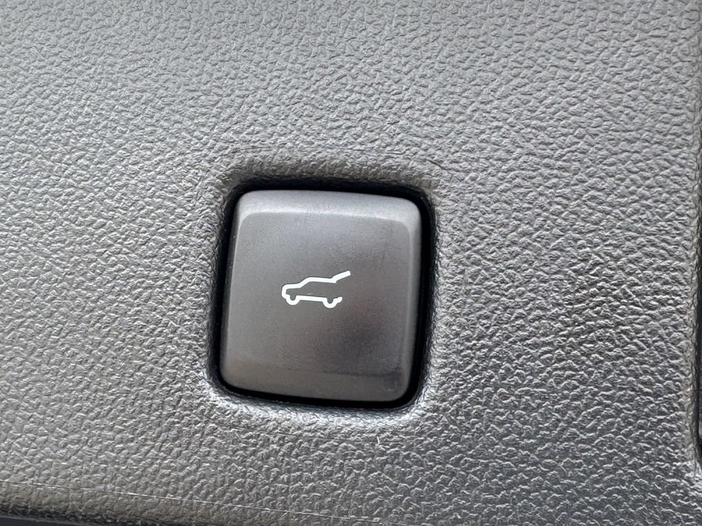 Used 2022 Ford Escape SE w/ Convenience Package FWD image 32