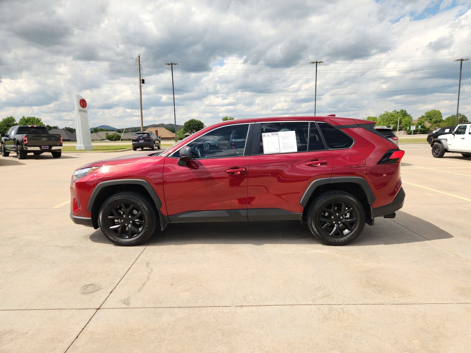 Used 2024 Toyota RAV4 LE FWD video 3