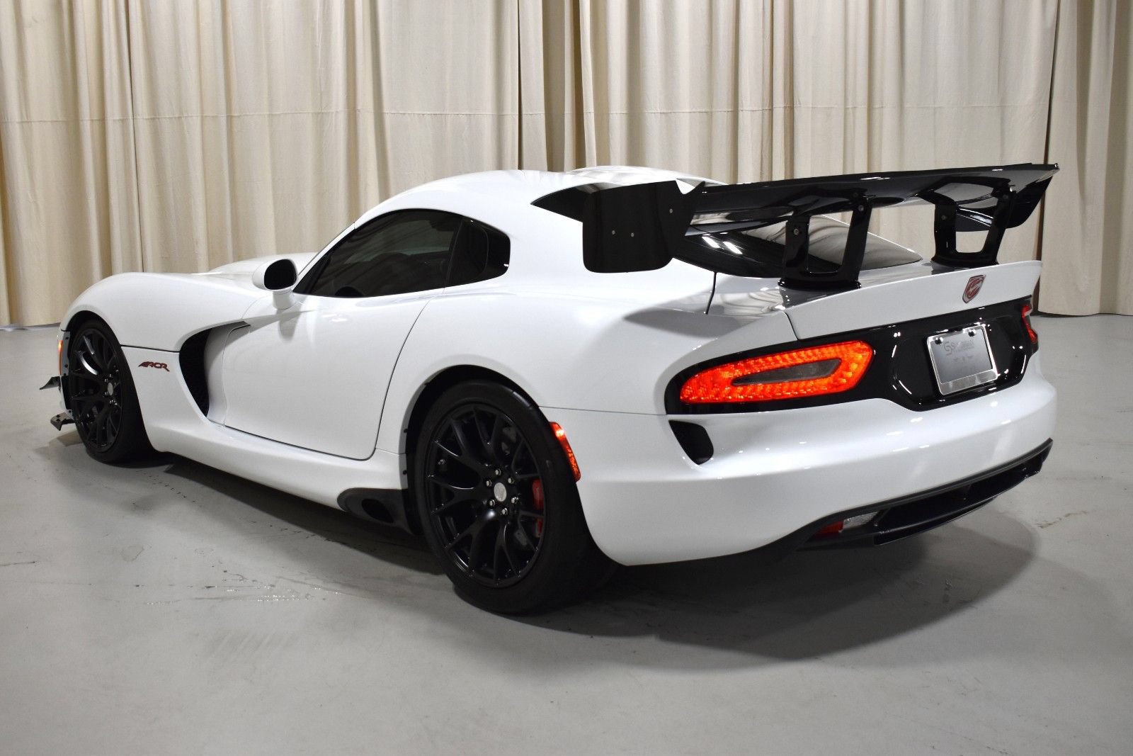 Used 2016 Dodge Viper ACR RWD image 6