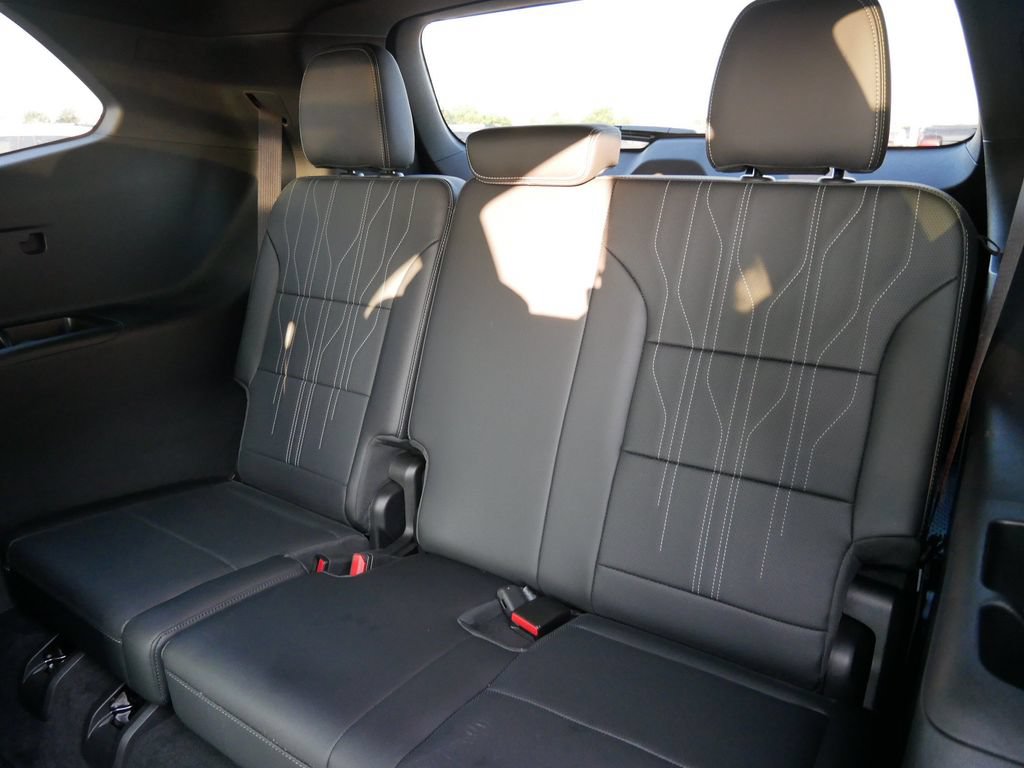 Used 2025 Buick Enclave Avenir w/ Trailering Package, 5000 lbs. AWD/4WD image 11