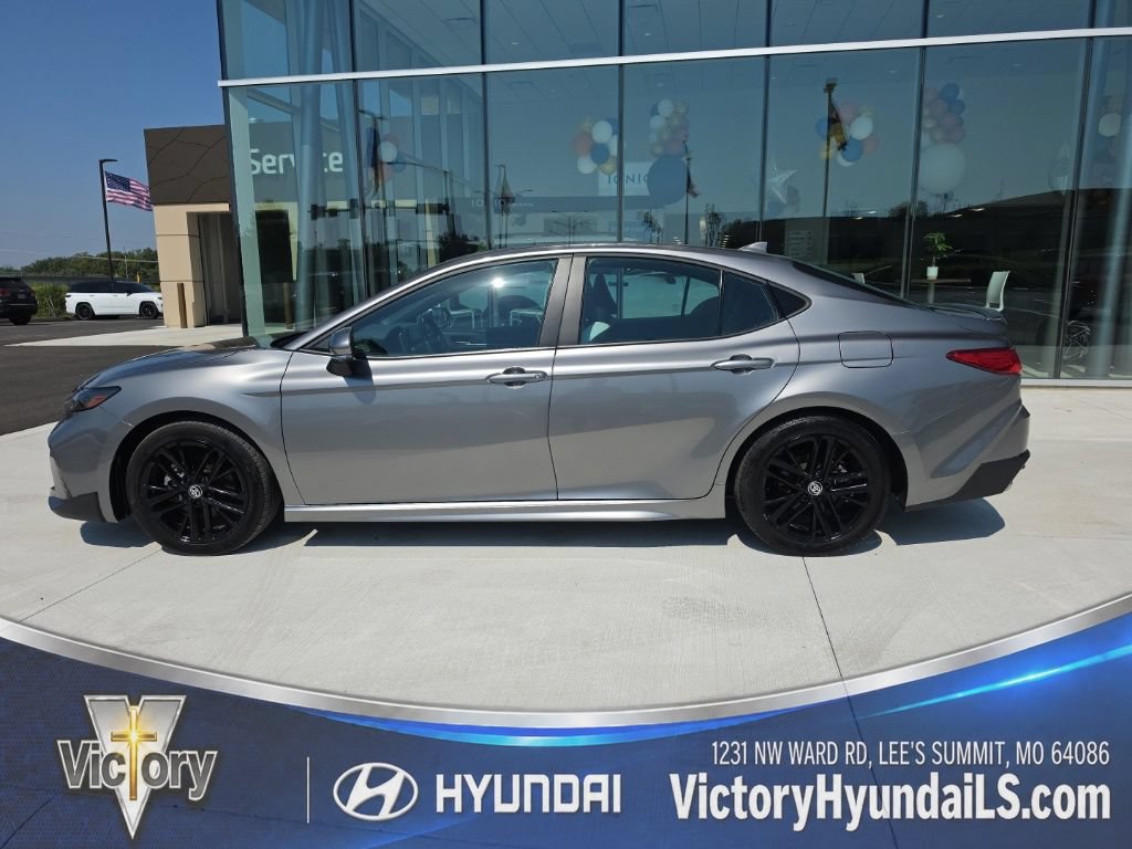 Used 2025 Toyota Camry SE FWD image 2