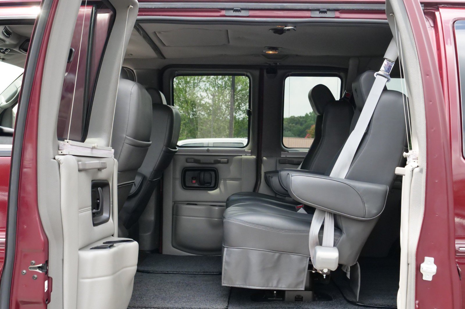 Used 2014 Chevrolet Express 1500 RWD image 25