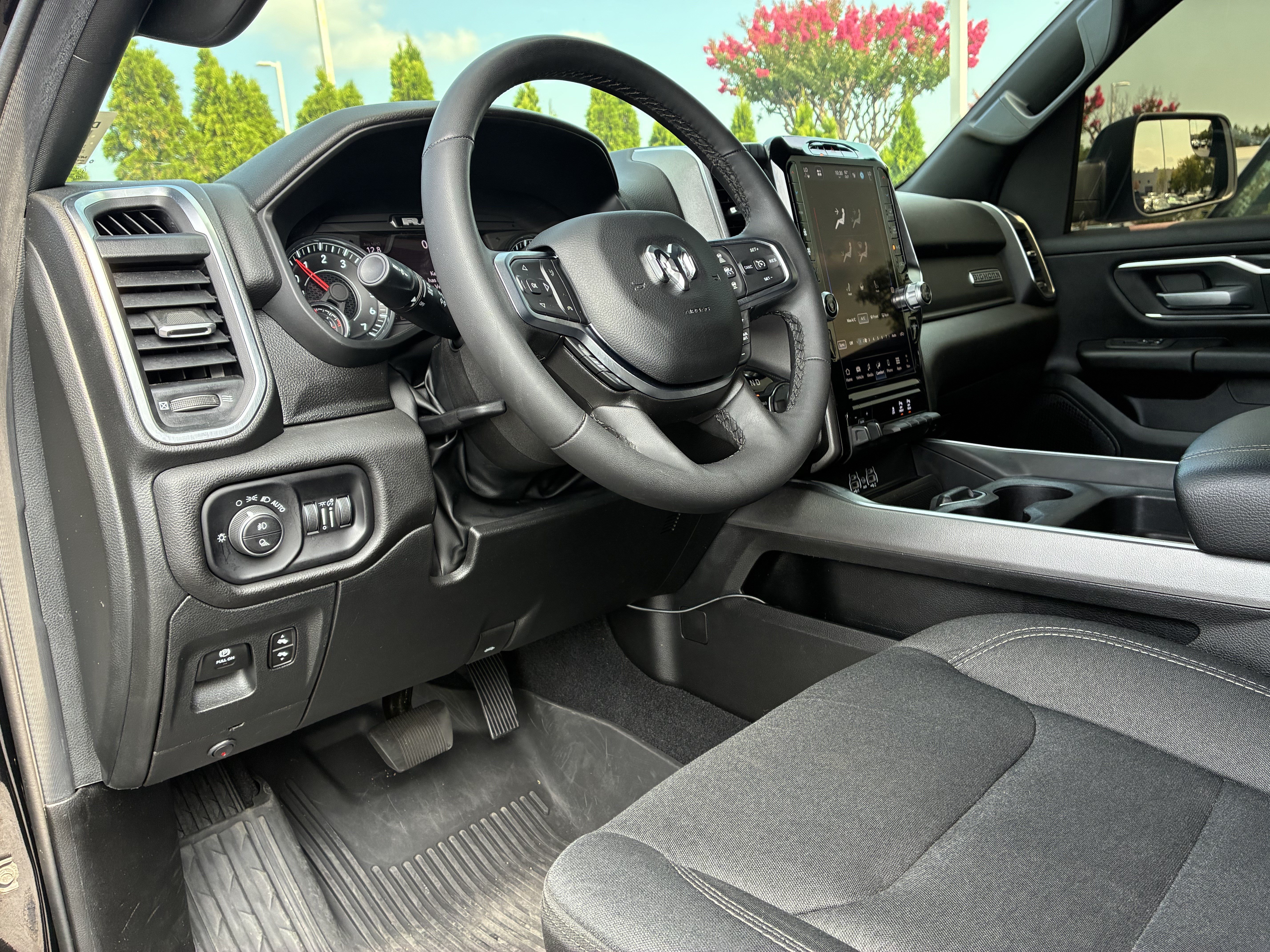 Used 2025 RAM 1500 Big Horn AWD/4WD image 24